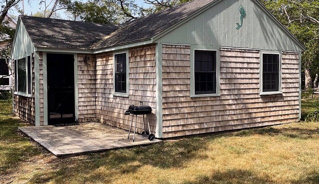 Quaint Cape Cottage Close to the Beach in Eastham