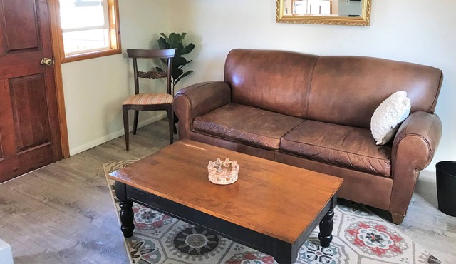 Quaint Updated Cottage in the Middle of the Valley in Midvale