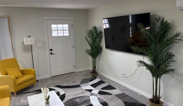 Quick Escape 2 Bedrooms n Lingle, Wy! with free Wifi & Parking in Lingle