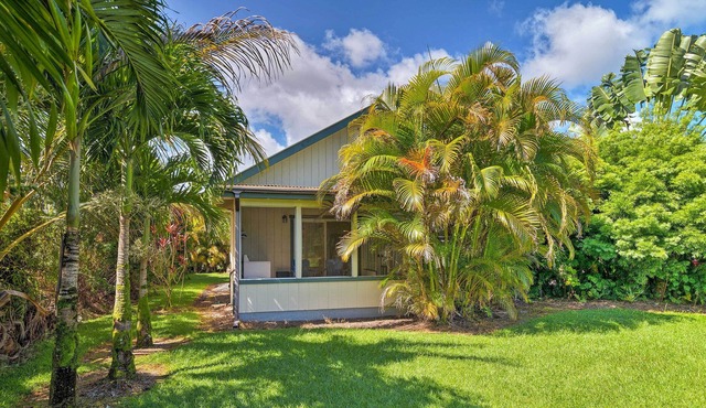 Quiet Tropical Escape w/ Lanai - < 1 Mi to Beach!