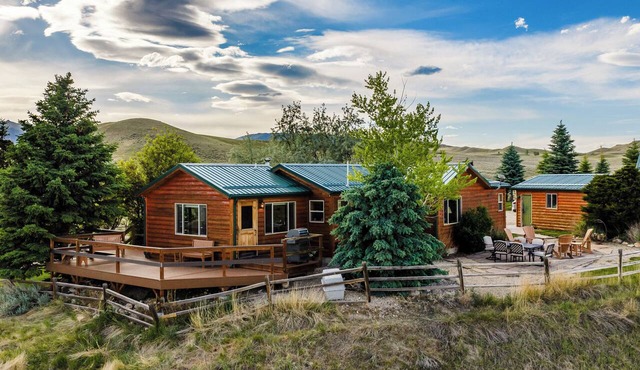 Quintessential Wyoming log cabin retreat near Bighorn National Forest, Lake DeSmet, Buffalo, Big Horn, and Sheridan. This charming main house comfortably sleeps 6 with a king bed, twin beds, and queen sleeper sofa. Pets welcome. in Buffalo