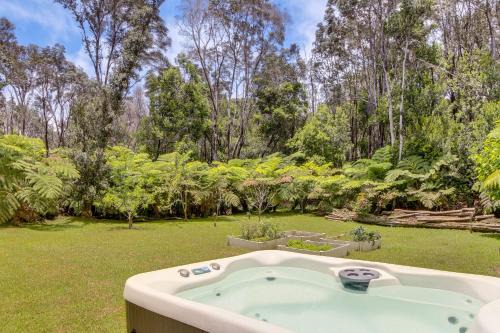 Rainforest Retreat w/Hot Tub: Mins to Nat'l Park!