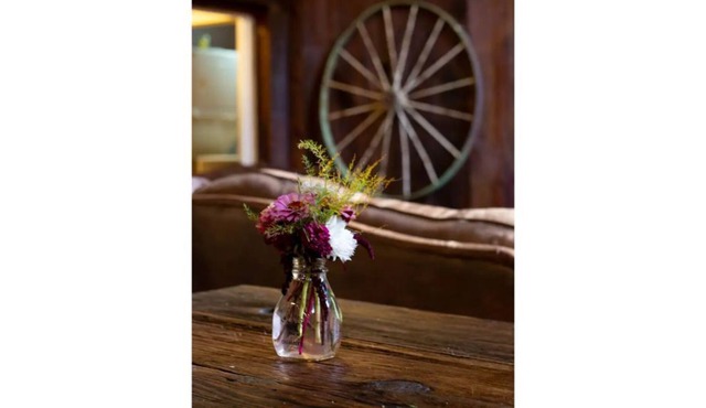 Ranch House #2 2BR- Farm Tours- Near Crater Lake in Days Creek