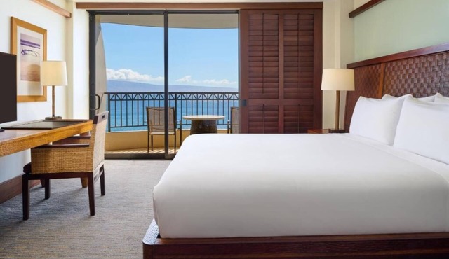 Relax and Recharge! Oceanfront, Outdoor Pools, Near Alii Kahekili Beach