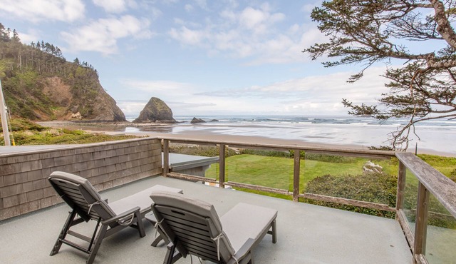 Relaxed Oceanfront with Direct Beach Access, Dog-Friendly, Balconies, Fireplace, Yard, Ping Pong in Arch Cape
