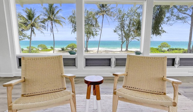 Remodeled Beachfront Home w/Ocean views covered Lanai & AC - 15 min from Kailua