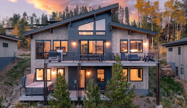 Rendezvous Game Trail | Luxe Mountain Home | Brand New Build | Amazing Views in Fraser