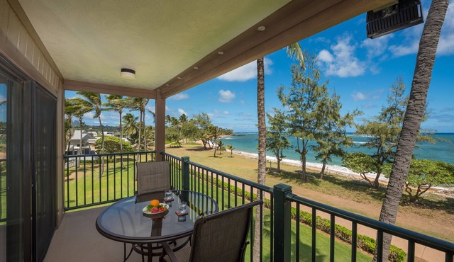 *RENOVATED 07/20!* Corner Beachfront Penthouse in Kapa'a w/AC!