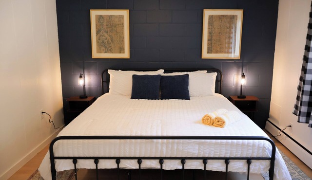 Renovated Lake Suite 1, Kitchen, Private Beach + Dock Access, Not Dog Friendly in Holderness