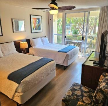 Resort Retreat Studio-Walk to Beach, Shops, Dining with AC, WIFI in Wailea
