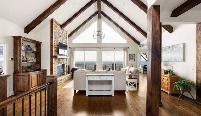 Ridgeview Retreat: 5BR Big Canoe Escape with mountain views! in Jasper