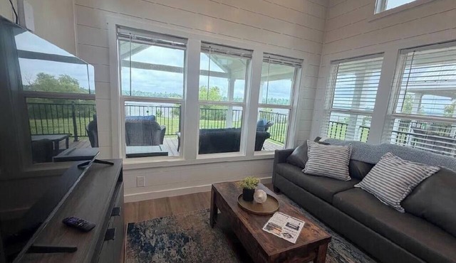 RiverMist Modern Tiny Home in Vicksburg
