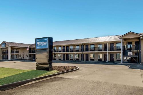 Rodeway Inn & Suites Dublin in Dublin