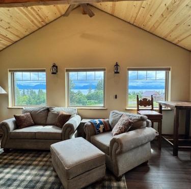 Rustic Bay View Cabins- Lodge in Homer