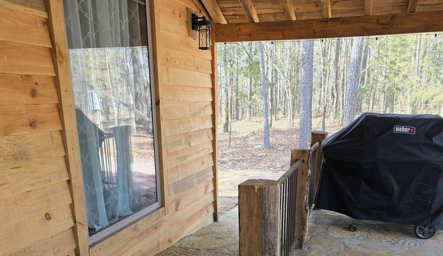 Rustic Comfort Cabins-Anglers Basin with Hot Tub in Amity