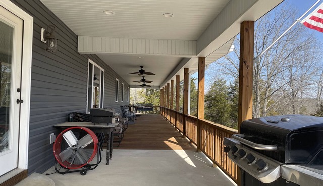 Scenic Riverways Retreat + Bunkhouse – Perfect for Families & Groups in Eminence
