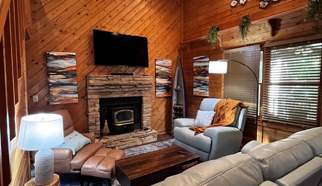 Secluded GA Cabin on 3 acres, 10 minutes from Historic Downtown Newnan, GA in Newnan