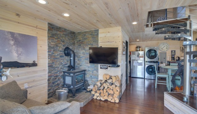 Secluded Jefferson Cabin w/Deck + Mountain Views! in Jefferson