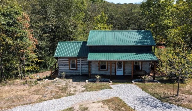 Seclusion Hot Tub EV Charger Dog Friendly in McArthur