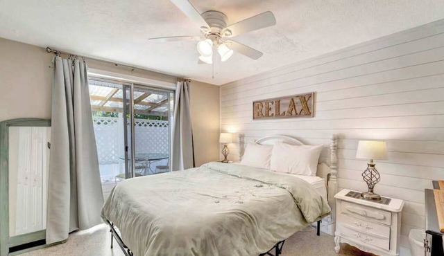 Serene oceanfront suite with Gulf view, grill, patio, central AC, & WD in Holmes Beach