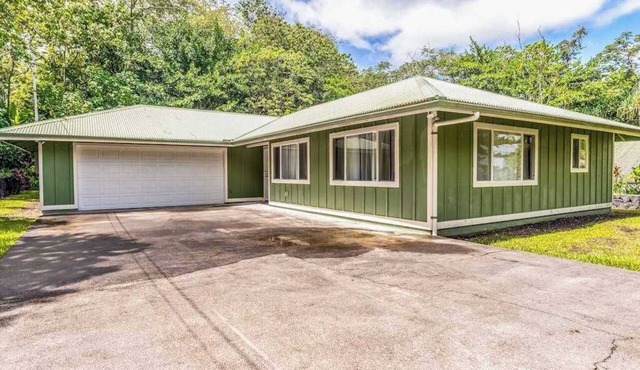 Settle In for a Restful Pahoa Stay with Room to Breathe