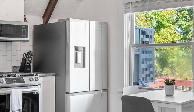 Shadyside/Pittsburgh, Modern & Stylish 1 Bedroom with Free Parking in Pittsburgh
