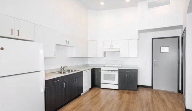 Shared Cozy 2-bedroom condo in fabulous Lafayette with AC, near shops and trails in Lafayette