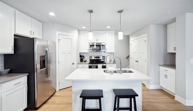 Shortstop & Stay: Top Pick Near Norwalk Sports Campus in Norwalk