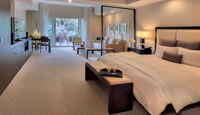 Sleep, Golf, Repeat–King Studio w Kitchen in Doral in Miami