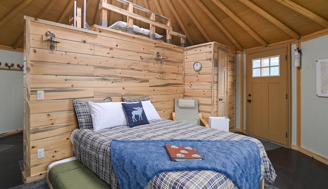 Snowy Range Yurt Cabins - Green Yurt in Centennial