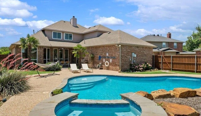 Southern Charm & Luxury Living - BBQ & Pool in Rockwall
