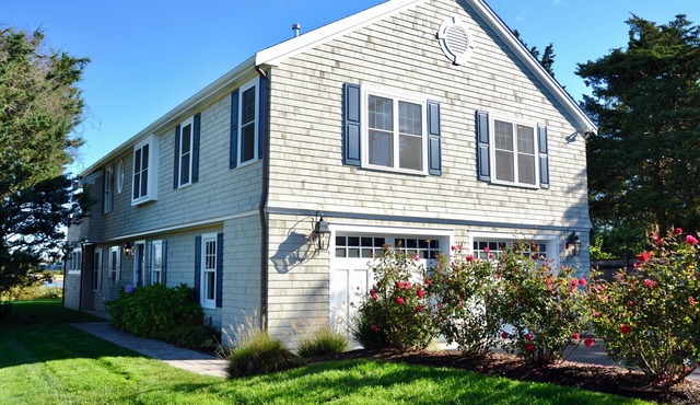 Spacious 4-bedroom house right on Gray Gables Beach! in Bourne