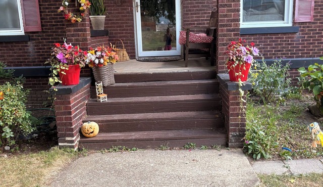 Spacious 7 bedrooms sleeps 10 downtown &river 2 blocks Dog Friendly in Cuyahoga Falls