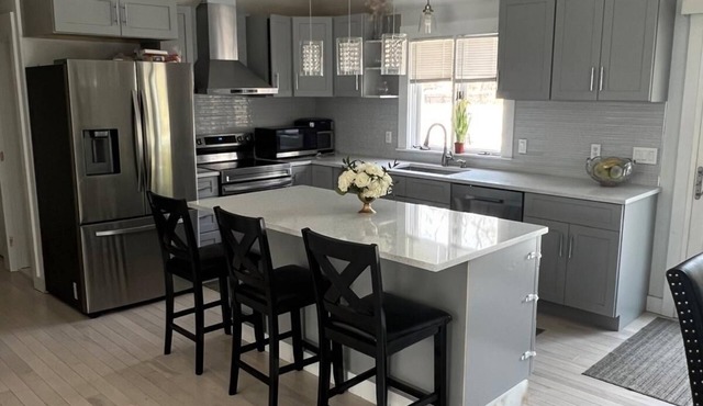 Spacious 7-bedroom house with fitness room, WiFi in wonderful Barnstable in Barnstable