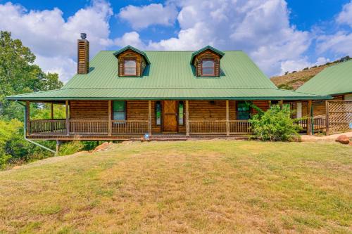 Spacious Cabin w/Views, Near Lake Lawtonka! in Medicine Park