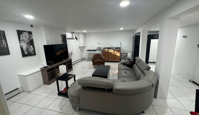 Spacious & Cozy 1st Floor & Basement Apartment 15 min from NYC! in Englewood
