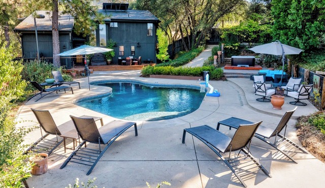 Spacious Mountain View Home - Pool, Spa, Game Room & Stunning Views [Sleeps 16] in Oakhurst