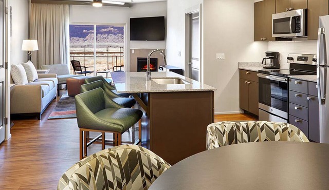 Spacious newly built 2-bedroom condo in Moab with AC , fitness room and pool in Moab