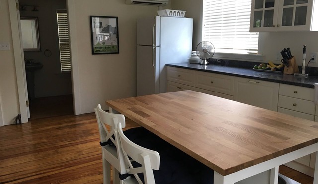 Spacious Victorian, 5 minute walk to beach, town, and ferry in Oak Bluffs in Oak Bluffs