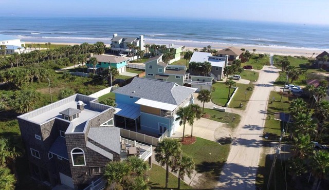 Steps to Beach - 3BR/3BA - Sleeps 8 - Garage in Palm Coast
