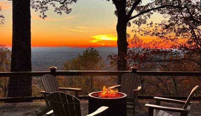 Stunning Mountain Views Sleeps 20 Dog-Friendly Game Room & Fire Pits in Jasper