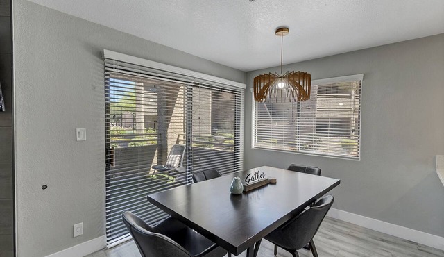 Superhost 5 Star Service with 2 Bedrooms in Las Vegas
