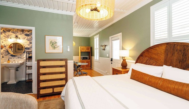 Swank Suites + Private Porch Patio in Ashland