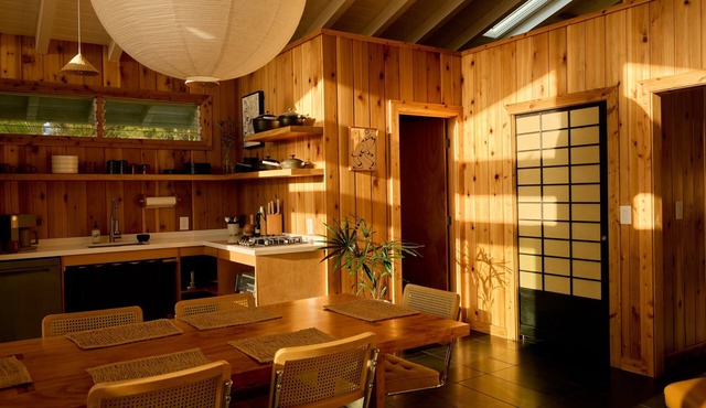 The Cedar House - Private Yard and Entrance!