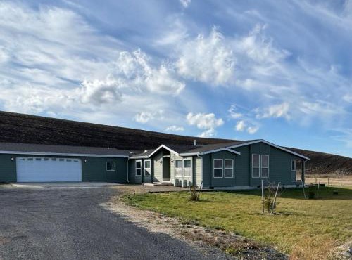The Farmhouse at Link'd Hearts Ranch in Palouse