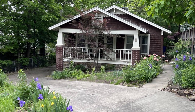 The "Little House on the Hill"- Near Downtown Fayetteville and the U of A in Fayetteville