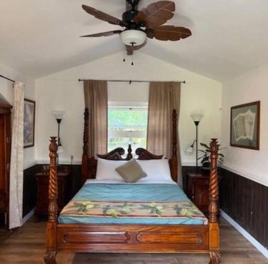 The Red Cottage and Hawaiian Pond Garden Paradise!