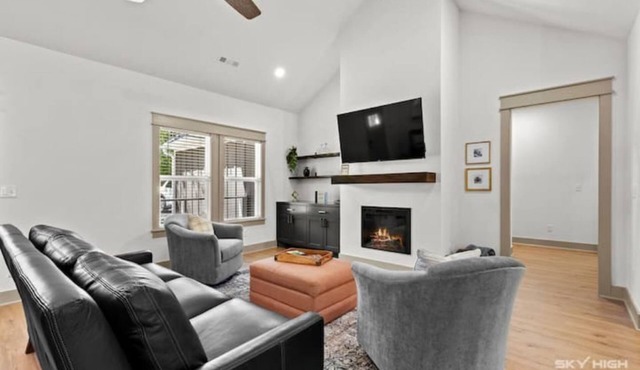 The Rendezvous, 3BR/3BA Retreat on the Trail in Bella Vista in Bella Vista