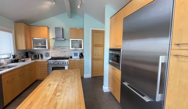 The Wonderland Retreat- Open Space + Lake view. Close to town & trails. Pool. in Boulder