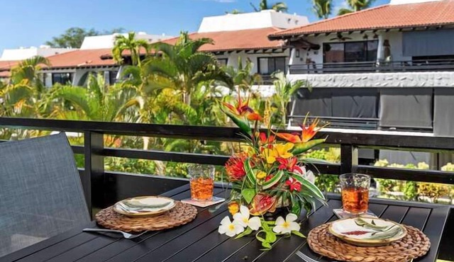 🏖️Top Floor Kona Condo | Elevator + W/D + Ocean View